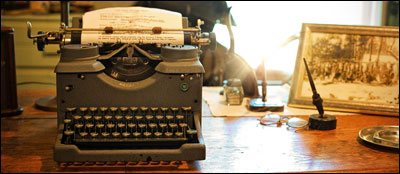 old typwriter on a desk